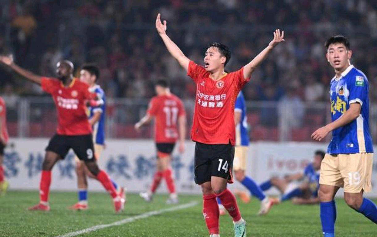 九游官方网站 -关于转会期里昂调整名单以备中超；篮板制胜环节打磨；质疑声仍在；球队文化再被提及的信息